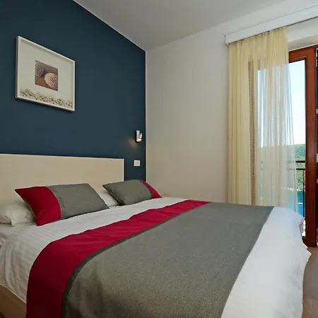 Apartment Three-bedroom Near Sea