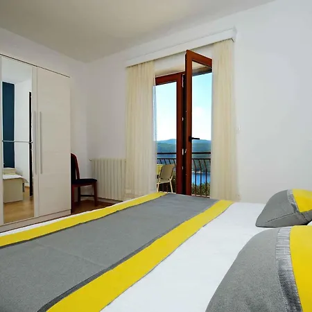 Three-bedroom Near Sea * Rabac