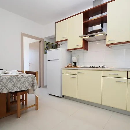 Apartment Three-bedroom Near Sea