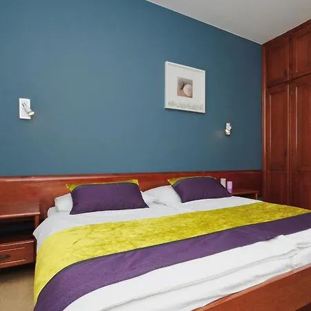 Three-bedroom Near Sea