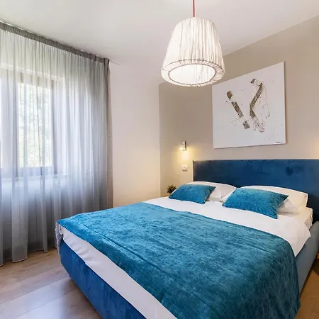 Three-bedroom Near Sea * Rabac