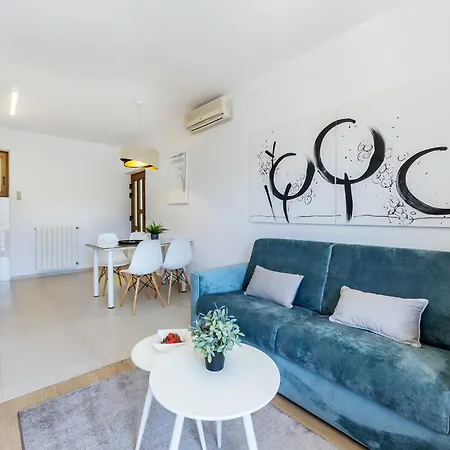 Three-bedroom Near Sea Apartman Rabac