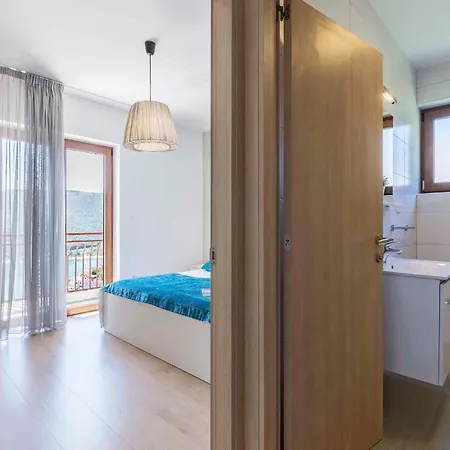 Three-bedroom Near Sea * Rabac