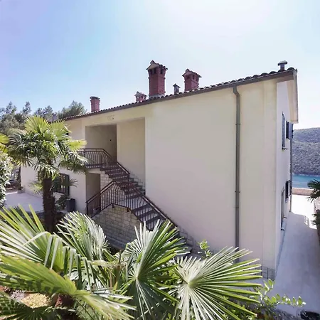 Three-bedroom Near Sea Apartman Rabac