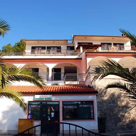 Three-bedroom Near Sea Apartman Rabac