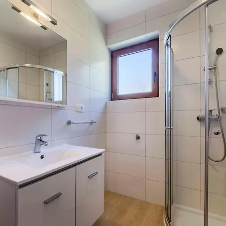 Three-bedroom Near Sea Rabac