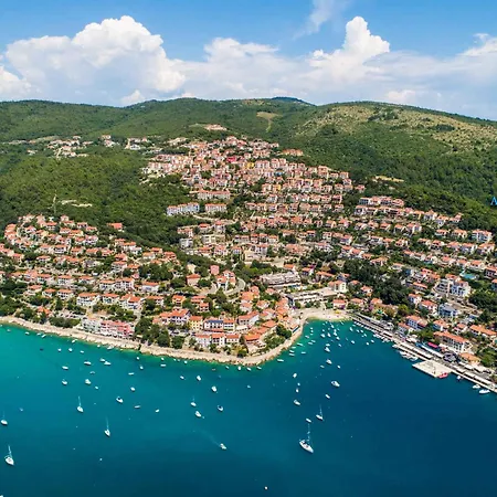 Three-bedroom Near Sea * Rabac