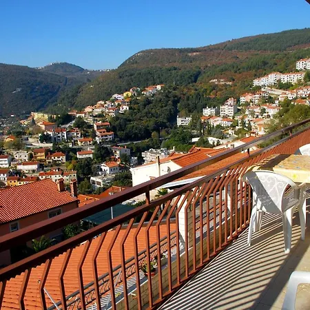 Three-bedroom Near Sea
