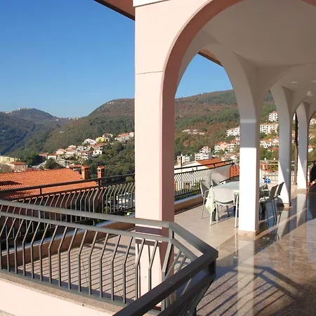 Three-bedroom Near Sea