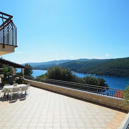 Apartment Three-bedroom Near Sea