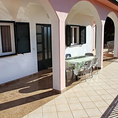 Apartment Three-bedroom Near Sea